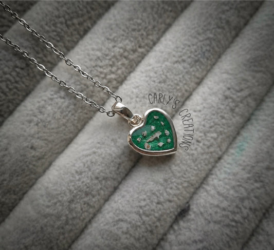 Thick trim heart pendant necklace