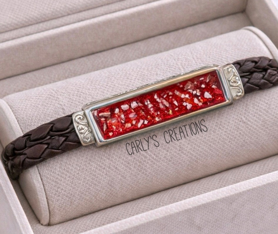 Unisex bracelet with leather strap