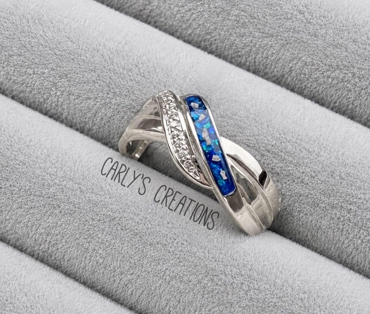Double cross over memorial ring