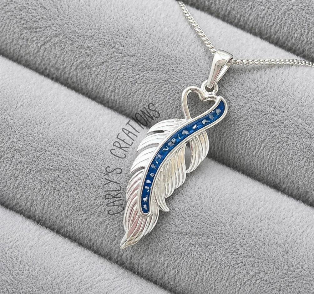 Feather pendant necklace