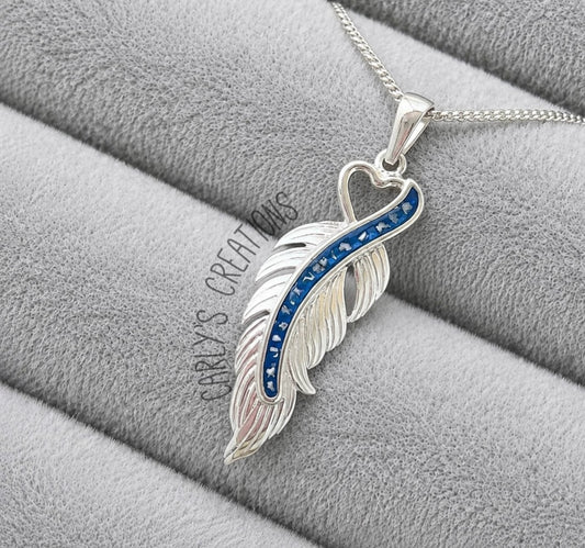 Feather pendant necklace