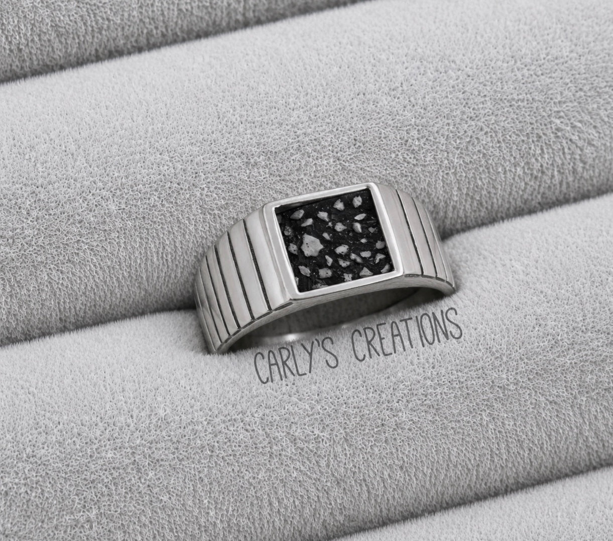 Gents/unisex   square line style memorial ring
