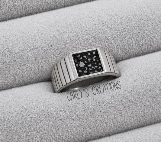 Gents/unisex   square line style memorial ring