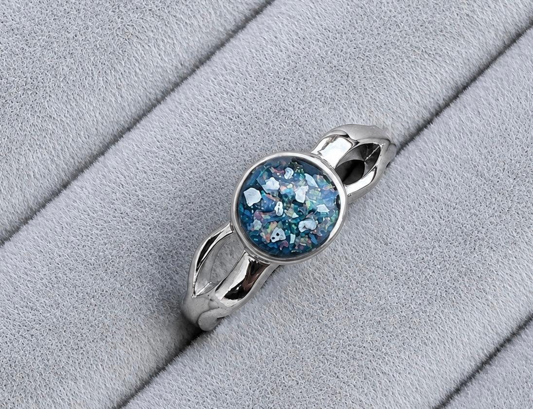 Circle cross band ring