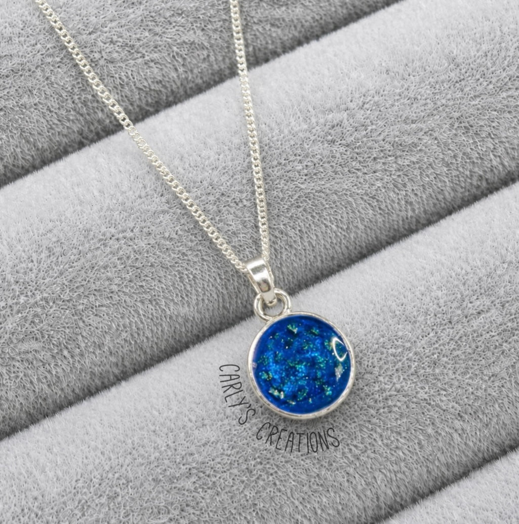 round pendant necklace