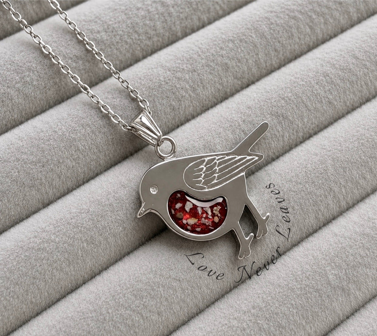 Robin pendant necklace