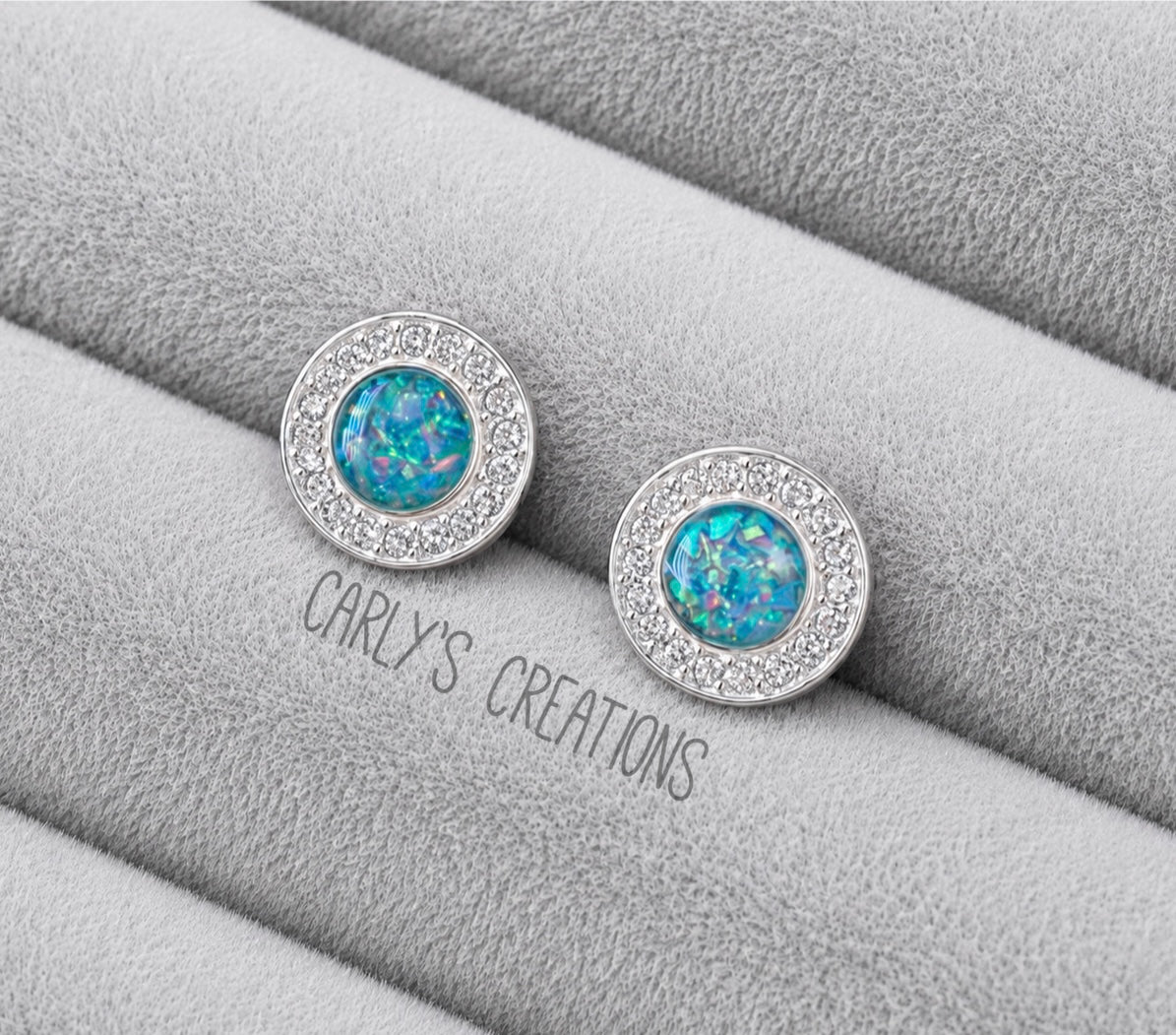 Round diamond stud earrings