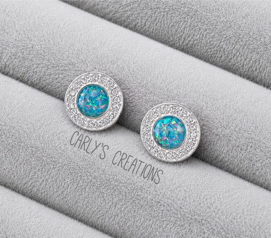 Round diamond stud earrings