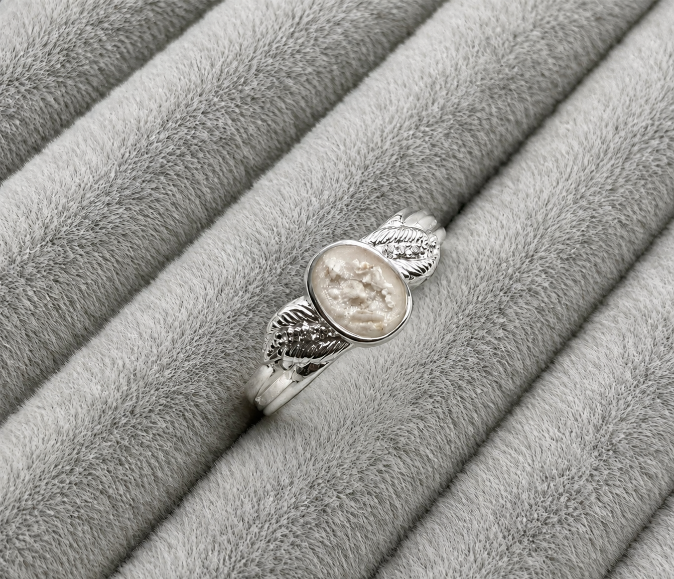 Double feather memorial ring
