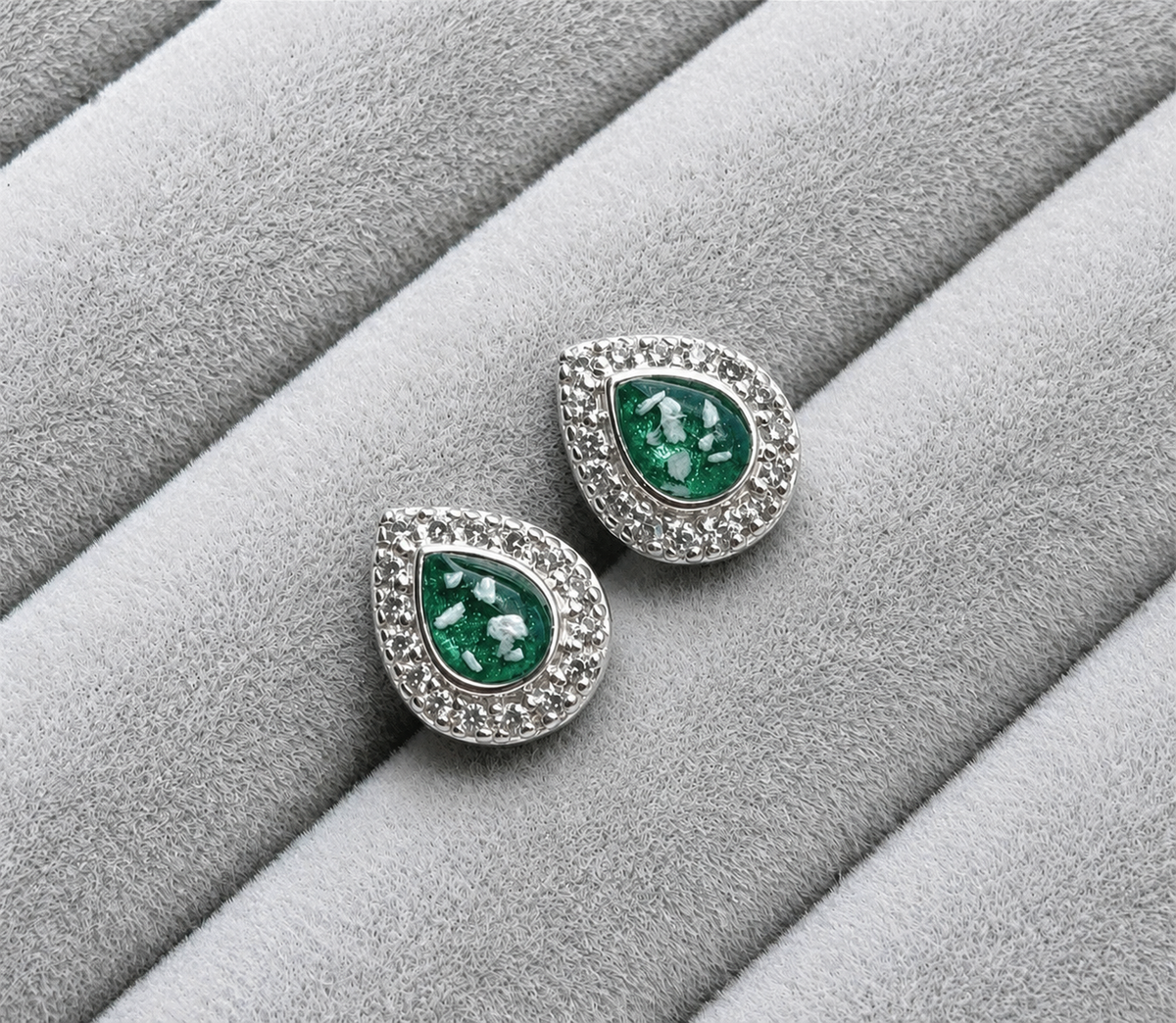 Teardrop cz studs