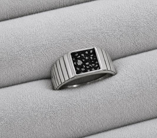 Gents/unisex   square line style memorial ring