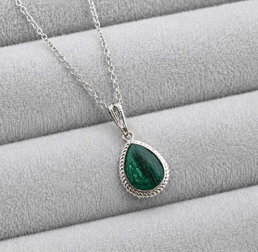 Rope edge teardrop pendant necklace